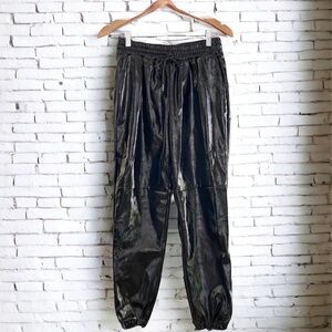 ❄️ 50% off winterForever 21 pleather faux leather paper bag jogger track pants M